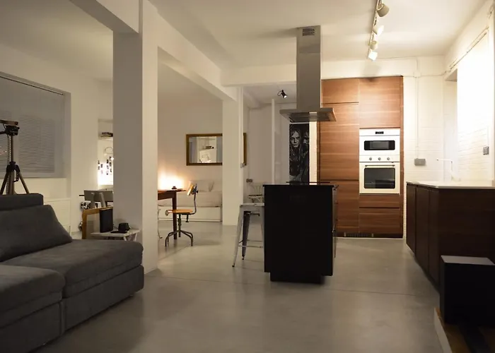 Loft Industrial Con Cine Y Diseno א-קורוניה